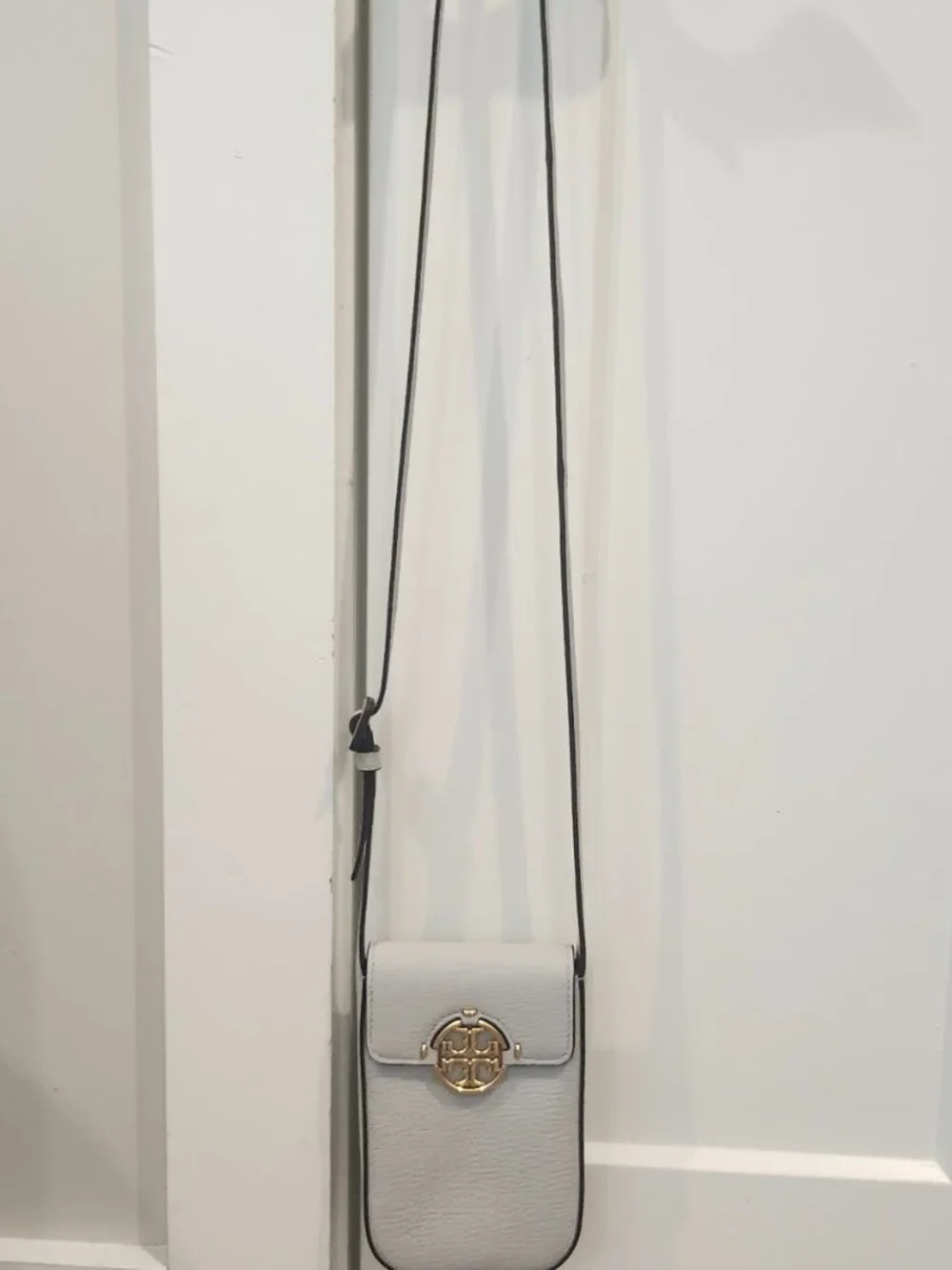 Tory Burch Phone Crossbody Bag – Light Gray Leather – Gold Logo – EUC - Picture 16 of 16